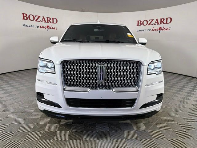 Used 2022 Lincoln Navigator L Reserve AWD/4WD image 2