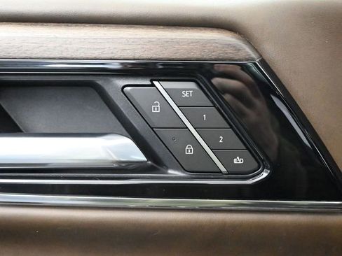 Used 2025 GMC Yukon Denali Ultimate image 25