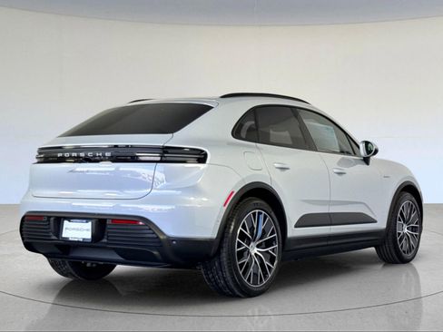 New 2026 Porsche Macan 4 Electric image 8