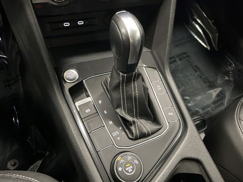 Used 2021 Volkswagen Tiguan SEL AWD/4WD image 21