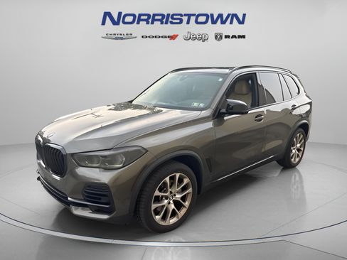 Used 2022 BMW X5 xDrive40i w/ Executive Package AWD/4WD image 3