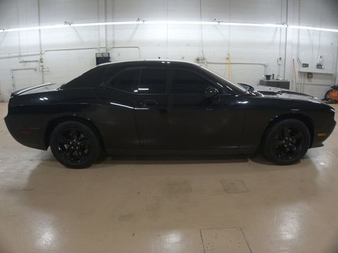 Used 2009 Dodge Challenger R/T RWD image 6