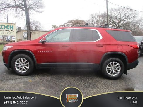 Used 2020 Chevrolet Traverse LT AWD/4WD image 3