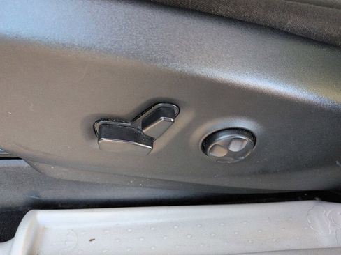 Used 2024 Chrysler Pacifica Touring-L image 13