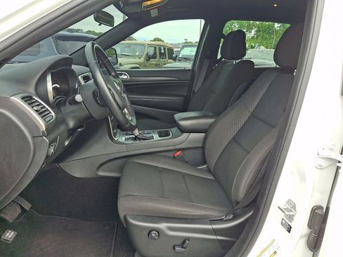 Used 2021 Jeep Grand Cherokee Laredo AWD/4WD image 22