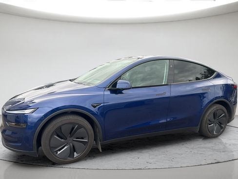 Used 2026 Tesla Model Y Long Range RWD image 14