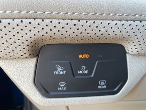 Certified 2025 Volkswagen Atlas SEL image 26