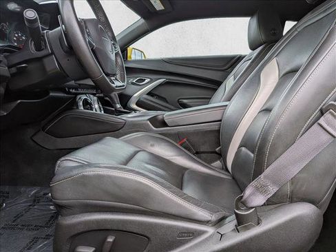 Used 2016 Chevrolet Camaro LT RWD image 15