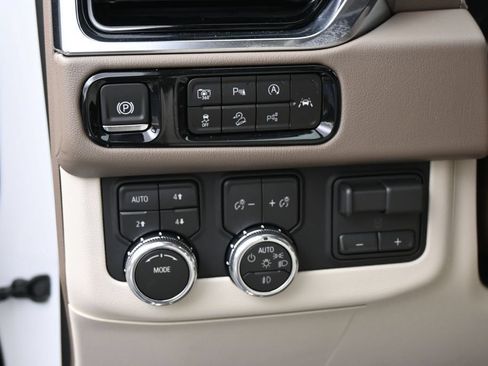Used 2026 GMC Yukon XL Denali w/ Denali Reserve Package AWD/4WD image 16