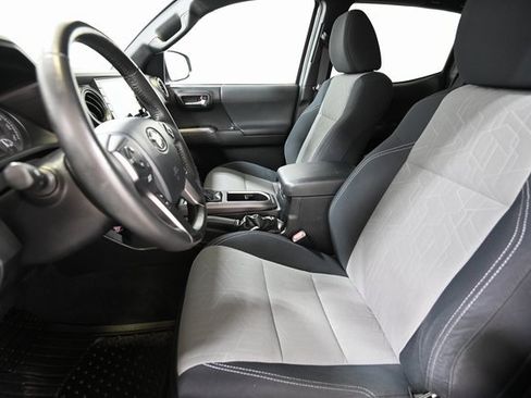 Used 2020 Toyota Tacoma TRD Off-Road image 7