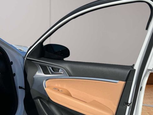 Used 2022 Genesis G70 3.3T image 6