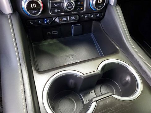 Used 2024 GMC Yukon XL SLT w/ SLT Luxury Package image 23