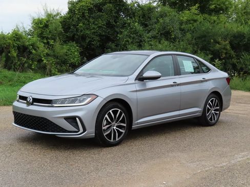 Used 2025 Volkswagen Jetta SE FWD image 22