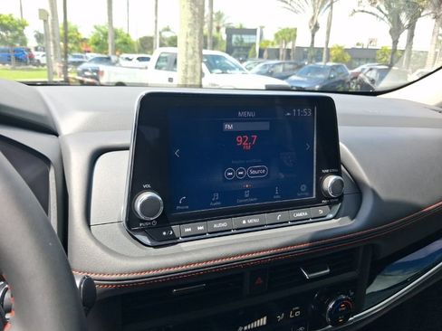 Used 2025 Nissan Rogue SV AWD/4WD image 20