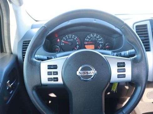 Used 2016 Nissan Frontier SV image 19