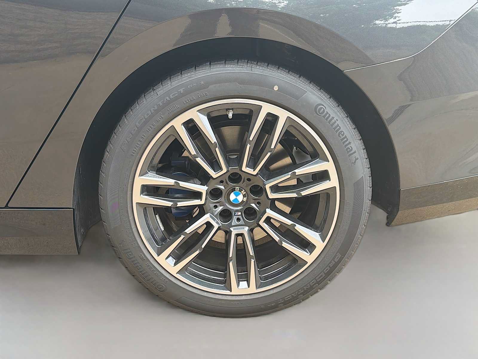 Used 2026 BMW 530i xDrive w/ M Sport Package AWD/4WD image 6