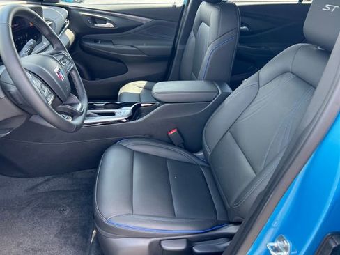 Used 2025 Buick Envista Sport Touring w/ Convenience II Package FWD image 12
