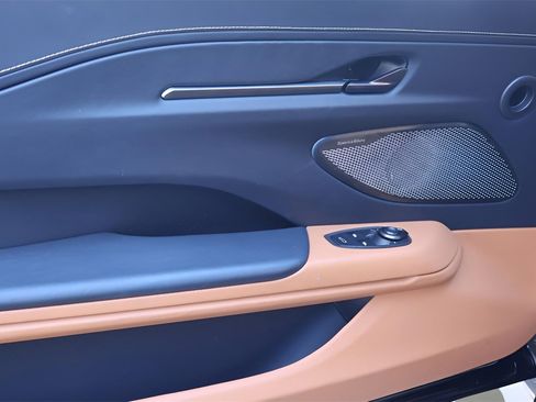 Used 2025 Aston Martin V8 Vantage Coupe image 10