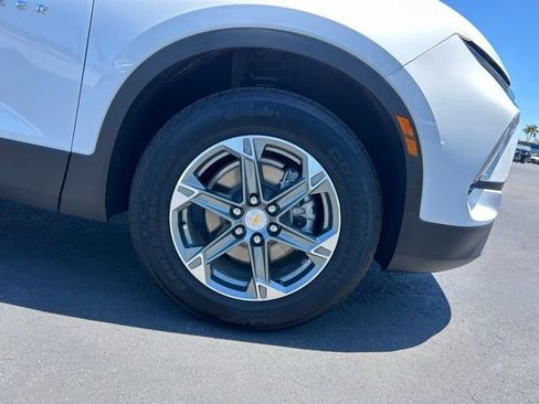 Used 2025 Chevrolet Blazer LT w/ Driver Confidence Package AWD/4WD image 8