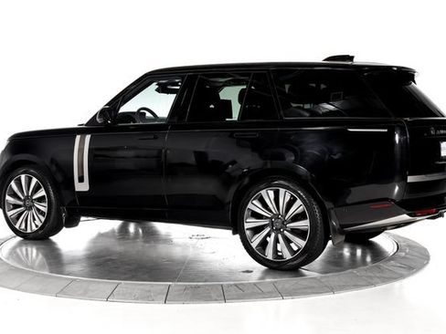 Used 2025 Land Rover Range Rover SV AWD/4WD image 3