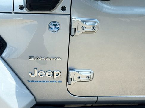 Used 2023 Jeep Wrangler Unlimited Sahara w/ Cold Weather Group AWD/4WD image 35