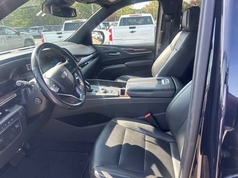 Used 2021 Cadillac Escalade Luxury AWD/4WD image 10