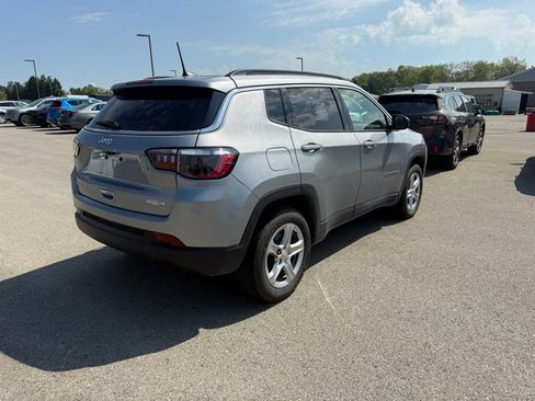 Used 2023 Jeep Compass Latitude AWD/4WD image 4
