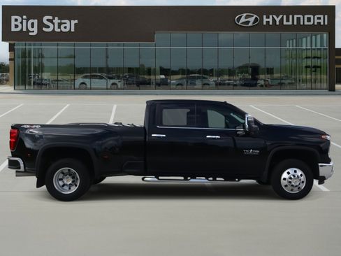Used 2025 Chevrolet Silverado 3500 LTZ w/ LTZ Texas Edition image 7