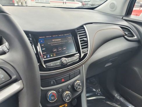 Certified 2022 Chevrolet Trax LT w/ LT Convenience Package image 28