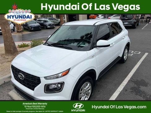 Used 2022 Hyundai Venue SE FWD image 1