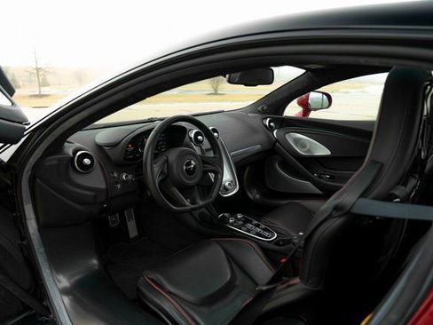 Used 2023 McLaren GT image 32