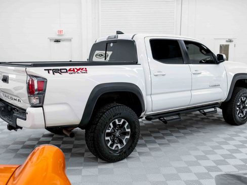 Used 2020 Toyota Tacoma TRD Off-Road w/ Technology Package image 7