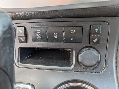 Used 2014 GMC Acadia SLE FWD image 17