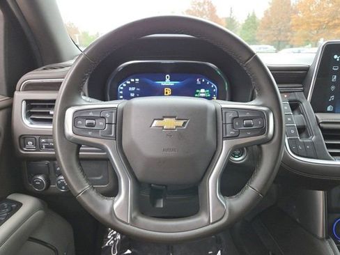 Used 2024 Chevrolet Suburban LT image 32