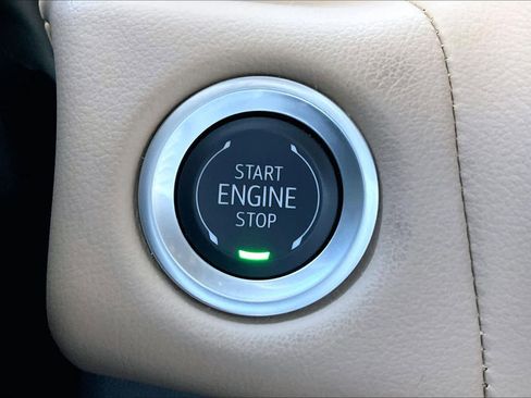 Used 2024 Chevrolet Suburban Premier image 33