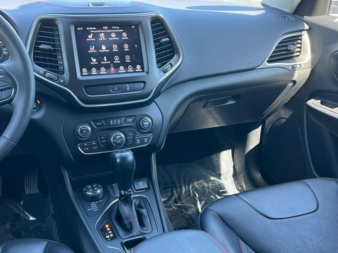 Used 2022 Jeep Cherokee Trailhawk w/ Premium Leather Package AWD/4WD image 38