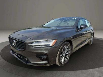 Used 2022 Volvo S60 B5 Momentum