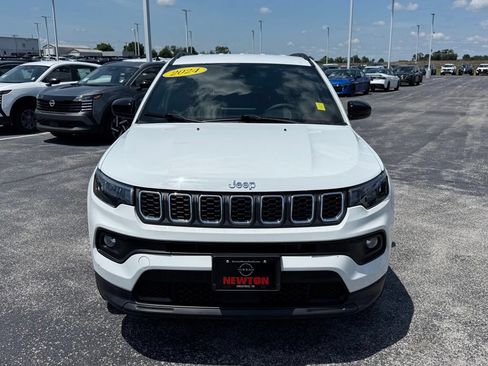 Used 2024 Jeep Compass Latitude AWD/4WD image 40