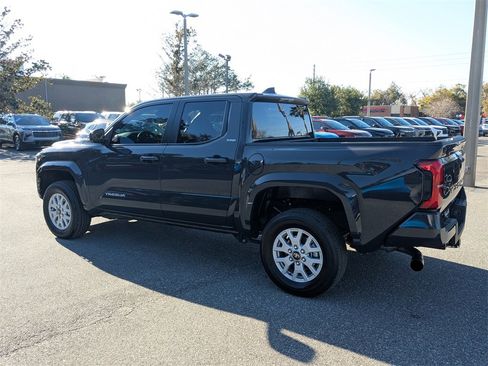 Used 2025 Toyota Tacoma SR5 image 5