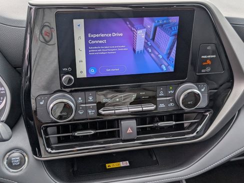 Used 2023 Toyota Highlander XLE image 18