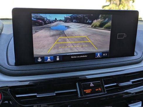 Used 2025 Acura MDX SH-AWD image 26