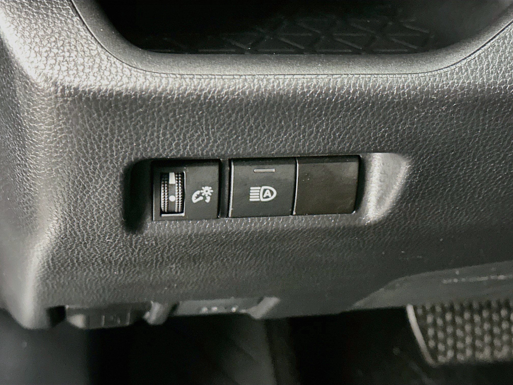 Used 2025 Toyota RAV4 LE AWD/4WD image 17