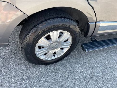Used 2012 Lincoln Navigator 4WD image 18