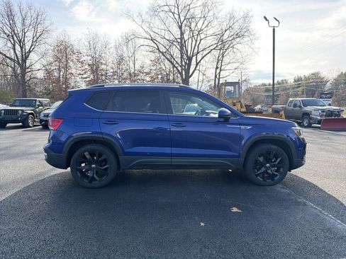 Certified 2023 Volkswagen Taos SE w/ Panoramic Sunroof Package image 4