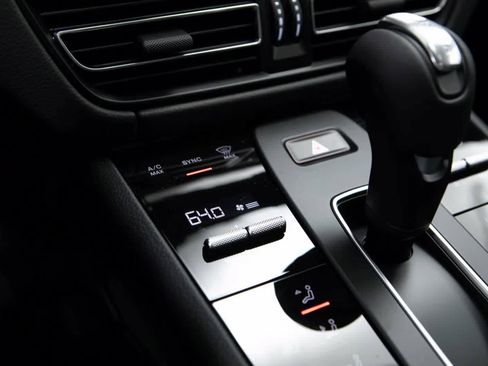 Certified 2025 Porsche Macan image 22