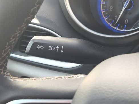 Used 2023 Chrysler Pacifica Touring-L image 45