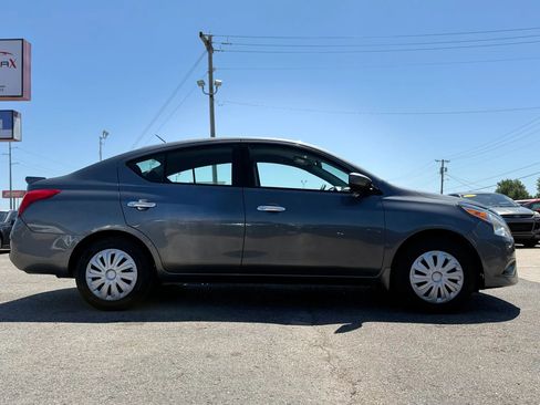 Used 2018 Nissan Versa SV FWD image 3