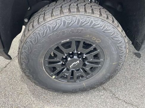 New 2026 Chevrolet Silverado 2500 ZR2 image 9