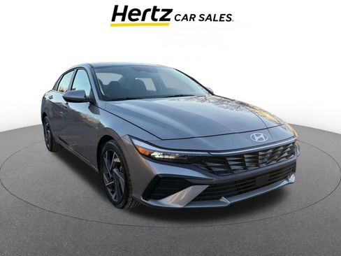 Used 2025 Hyundai Elantra SEL image 1