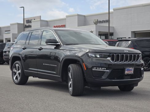 Certified 2023 Jeep Grand Cherokee Limited w/ Luxury Tech Group II image 19